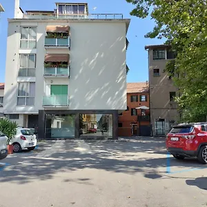 verificați disponibilitatea