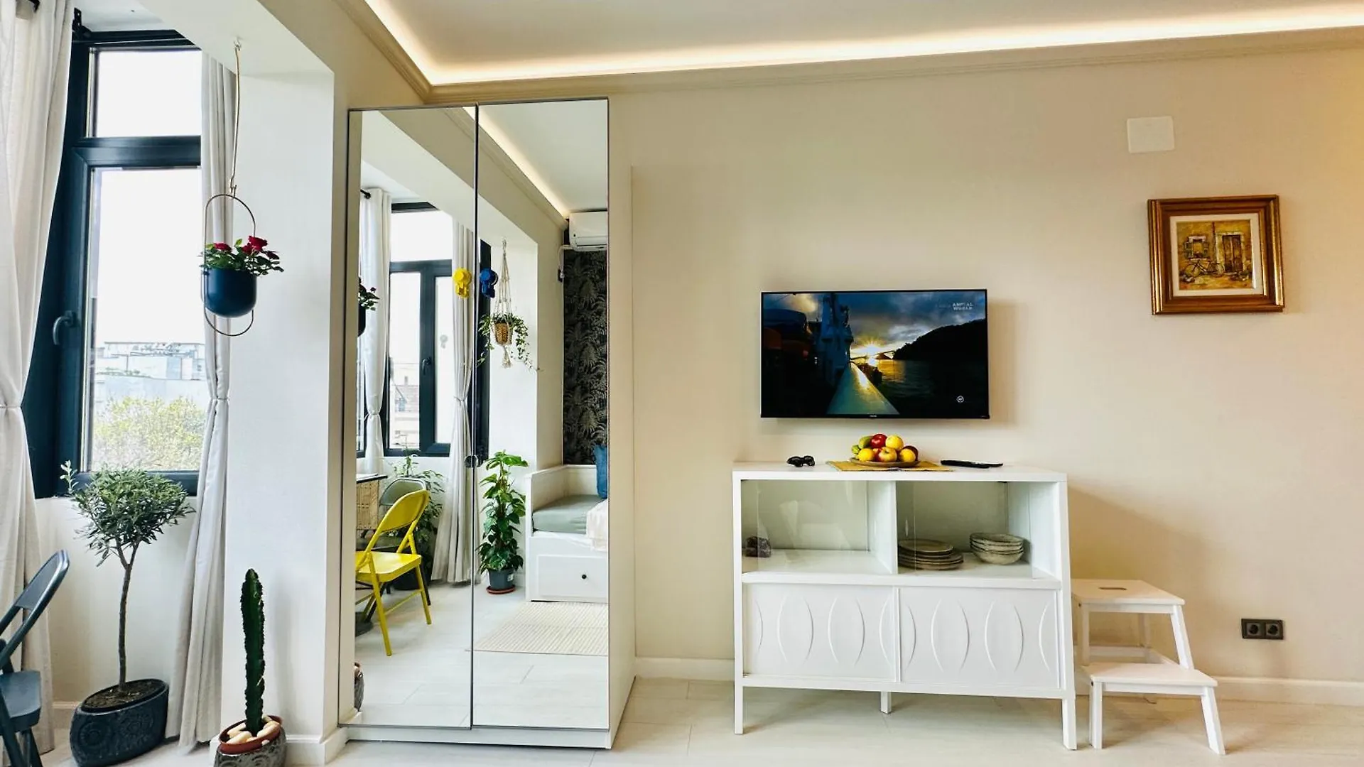 Apartament Harmony Studio - Elegant Escape Near Ateneu Bucureşti